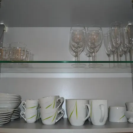 Mit Terrasse Und Eigenem Eingang Apartment *