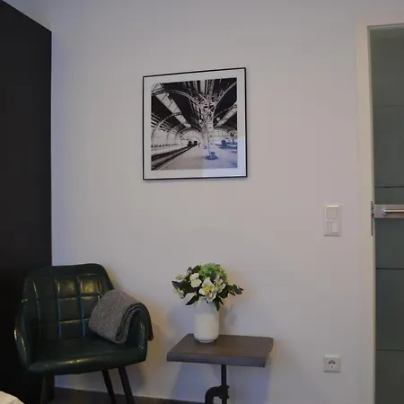 Mit Terrasse, Privater Eingang Und Parkplatz * 라데보름발트