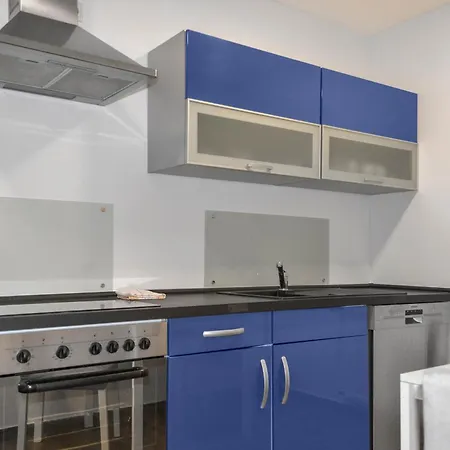 Mit Terrasse, Privater Eingang Und Parkplatz * 라데보름발트