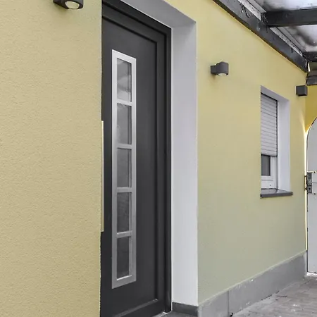 Mit Terrasse, Privater Eingang Und Parkplatz *